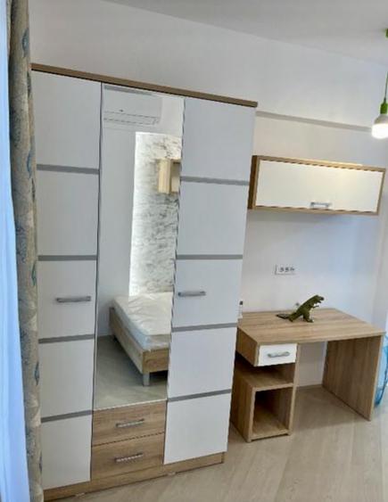 Apartament cu 3 camere semidecomandat, mobilat în Tineretului