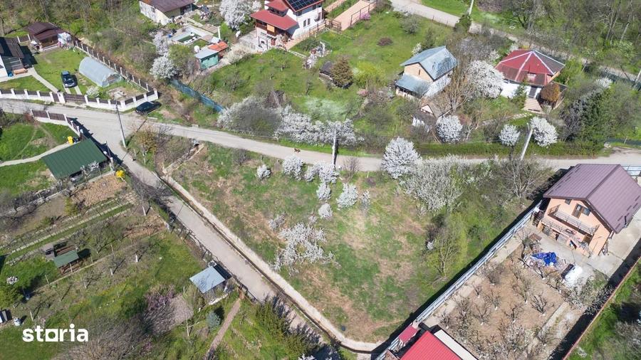 Teren de 1200 mp, în Podari