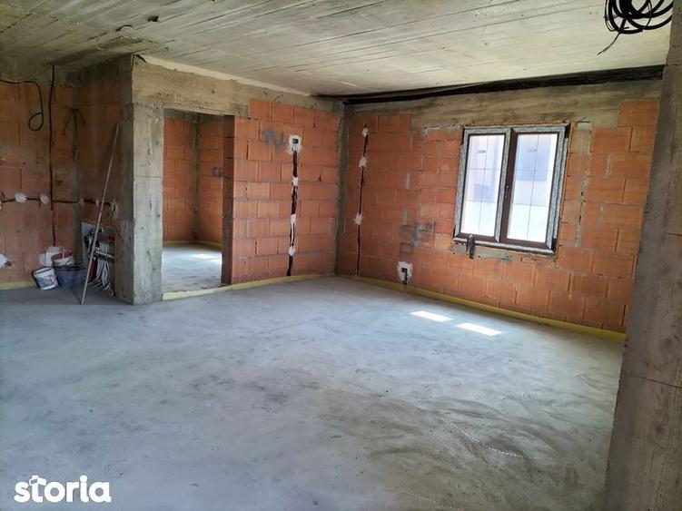 Casă cu 4 camere cu Teren 200 Mp în Cordun