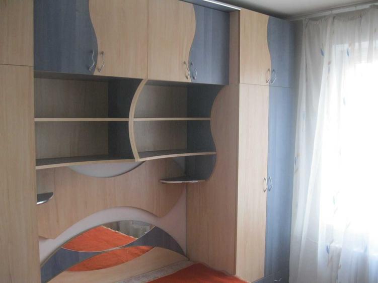 Apartament cu 4 camere semidecomandat în Rogerius