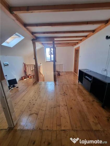 Casă cu 5 camere cu Teren 1694 Mp în Nanov