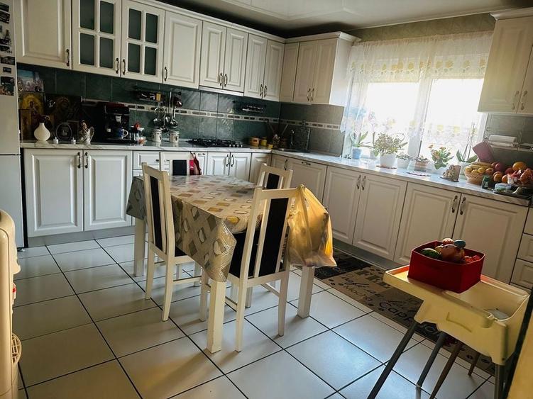 Casă cu 4 camere în Hlincea