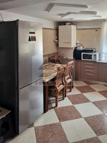Apartament cu 3 camere decomandat, mobilat în Răcădău