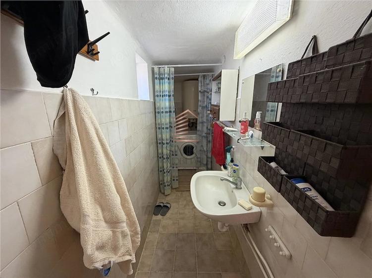 Casă cu Teren 4600 Mp în Periferie