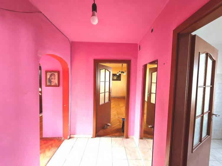 ​Apartament spațios 4 camere + Boxă în CF + Garaj sub bloc | Zona Cetății - Circ - 3
