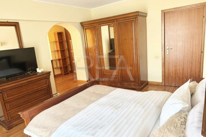 Apartament cu 4 camere decomandat, mobilat în P-ța Unirii