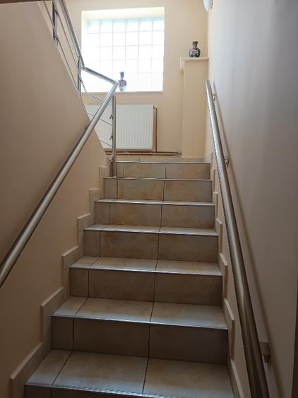 Casă individuală cu 10 camere cu Teren 1000 Mp în Central