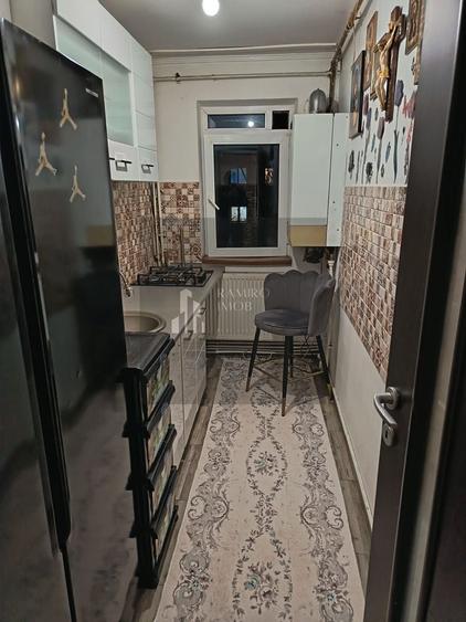 Apartament cu 3 camere semidecomandat, mobilat în Ferentari