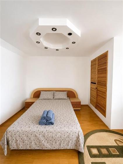 Apartament cu 3 camere decomandat, mobilat în Centrul Istoric