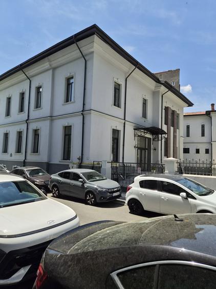 Spațiu comercial, de 1,200 mp, în Central