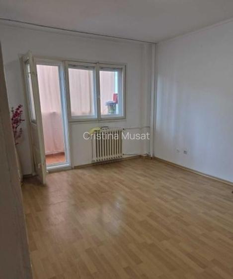 Apartament 3 camere Bulevardul CHISINAU-stradal