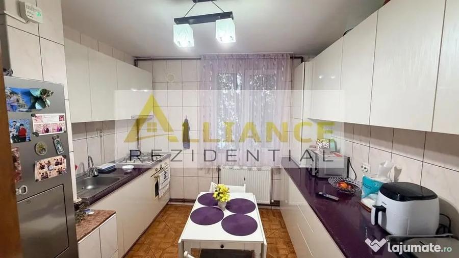 Apartament cu 3 camere decomandat în Central