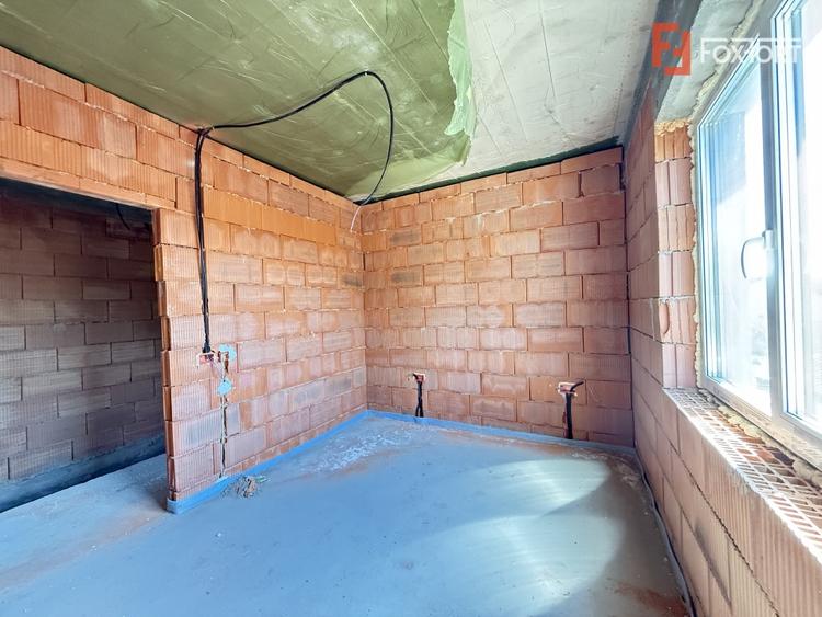 Duplex cu 5 camere cu Canalizare în Sânmihaiu Român