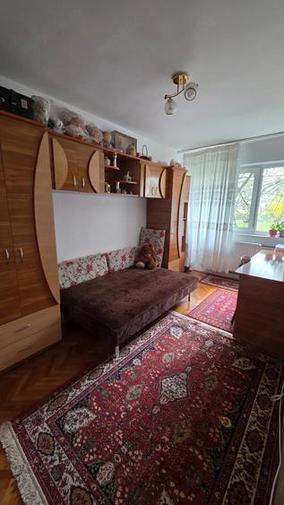 Apartament cu 3 camere decomandat, mobilat în Nord