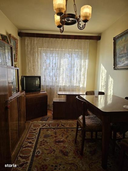Apartament cu 3 camere decomandat în Vasile Aaron