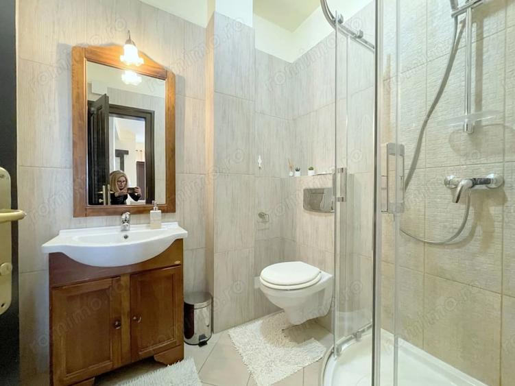 Apartament cu 3 camere semidecomandat în Mircea cel Bătrân