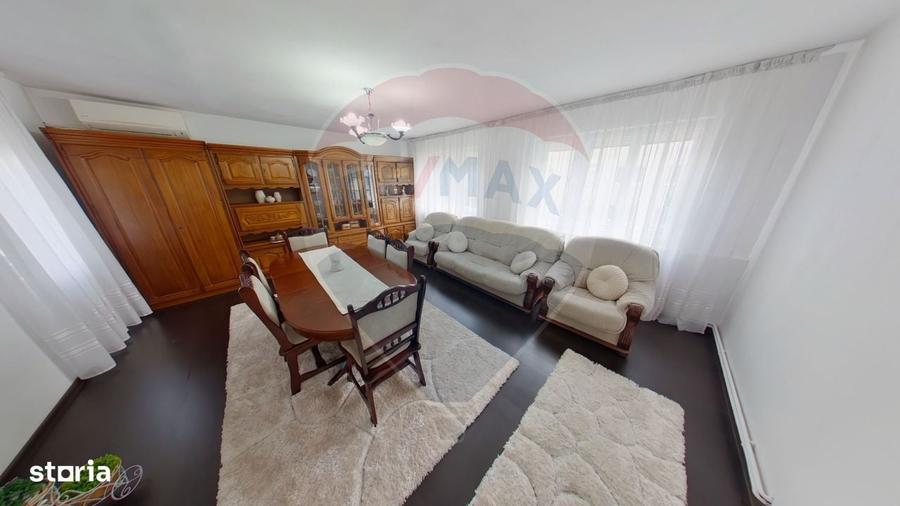 Apartament cu 4 camere decomandat în Central