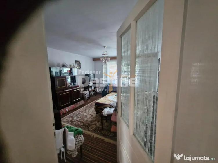 Casă cu 7 camere cu Teren 660 Mp în Central