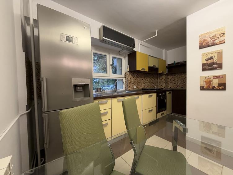 Apartament cu 3 camere decomandat, mobilat în Calea Călărașilor