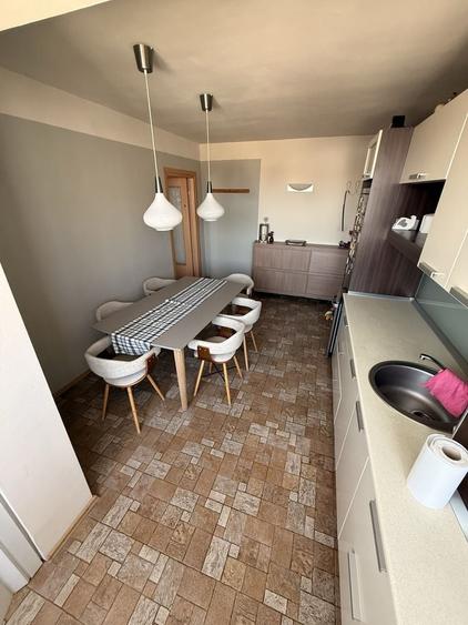 Apartament cu 3 camere semidecomandat în Ultracentral