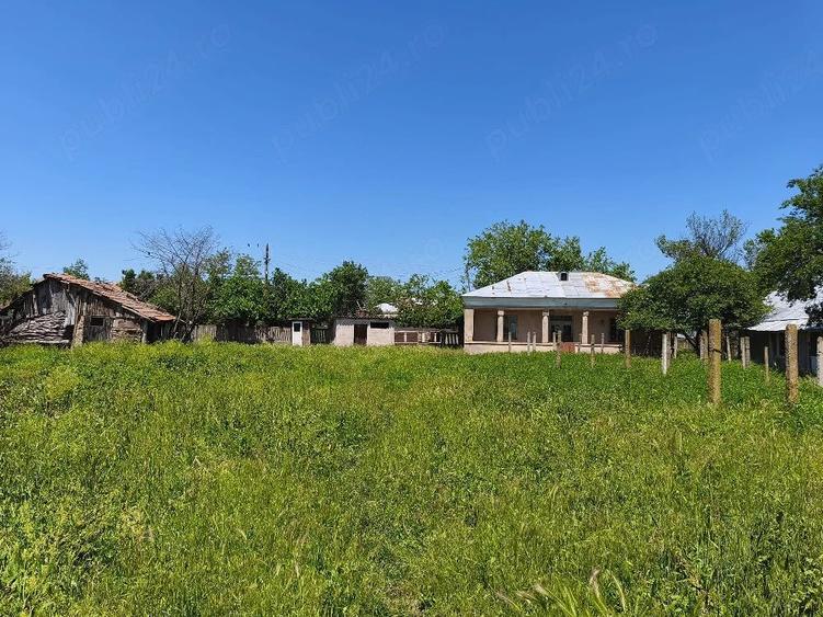 Casă cu 3 camere cu Teren 2000 Mp în Lița