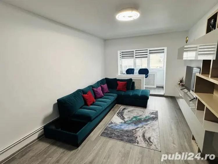 Apartament cu 3 camere decomandat, mobilat în Delfinariu
