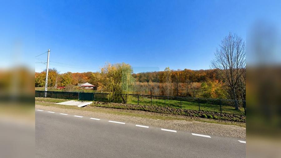 Teren de 1794 mp, în Vârfu Câmpului