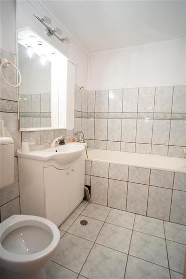 Apartament cu 3 camere decomandat în Nufărul