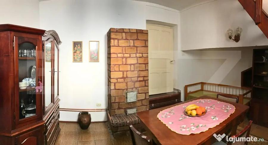 Apartament cu 4 camere semidecomandat în Cetate