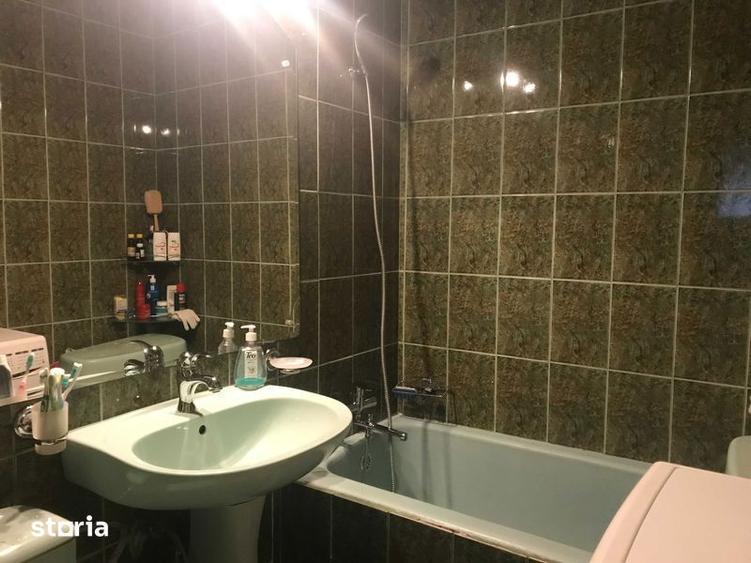 Apartament cu 3 camere semidecomandat, mobilat în 1 Mai