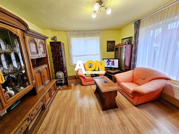 Casă individuală cu 5 camere cu Canalizare în Cetate