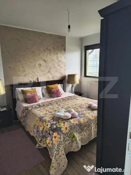 Casă cu 7 camere cu Teren 1600 Mp în Bâra