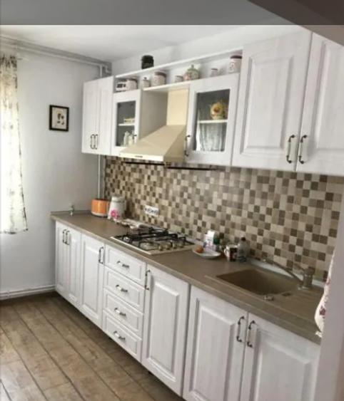 Apartament cu 3 camere decomandat în Inel I