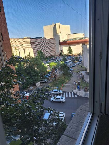 Garsonieră decomandată în Universitate