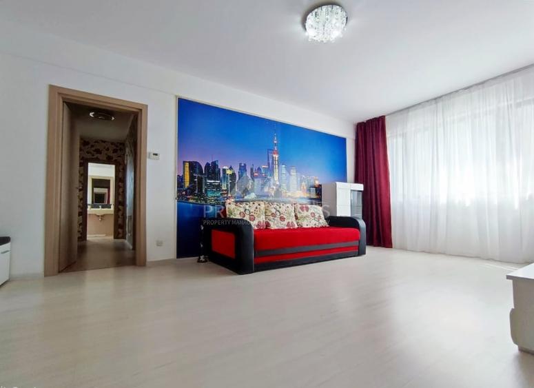 Apartament cu 3 camere semidecomandat, mobilat în Băneasa