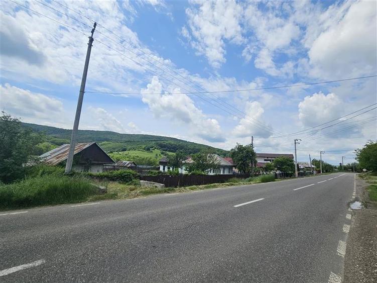 Casă cu 2 camere cu Teren 300 Mp în Luncani