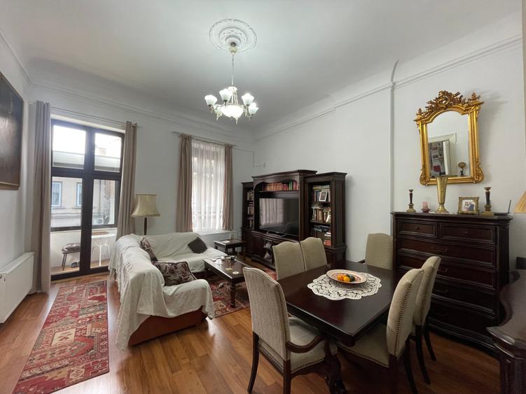 Apartament cu 4 camere decomandat, mobilat în Calea Victoriei