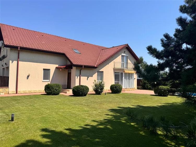 Casă individuală cu 6 camere cu Piscina în Iancu Nicolae