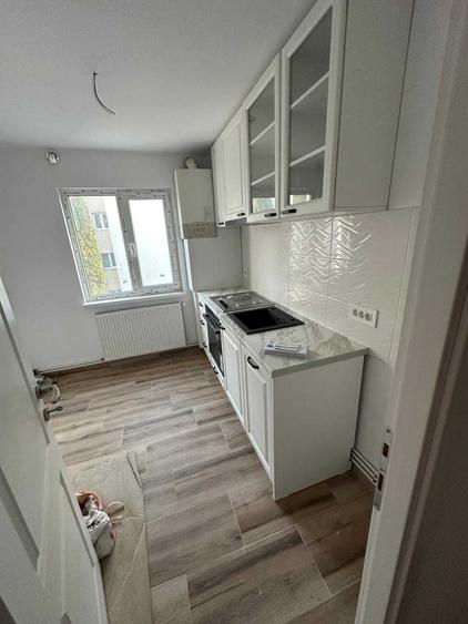 Apartament cu 4 camere decomandat în Central