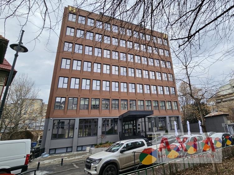 Birou, de 367 mp, în Universitate