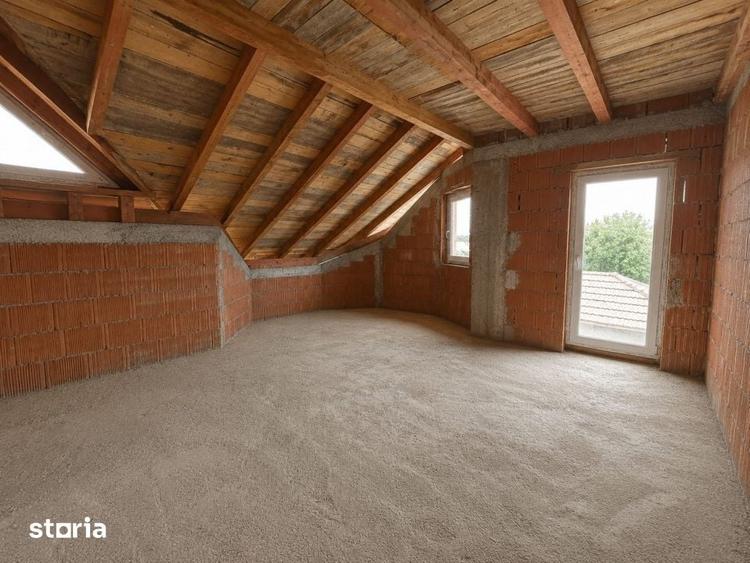 Casă cu 5 camere cu Teren 637 Mp în Sud