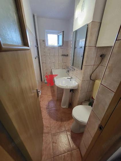 Apartament cu 2 camere semidecomandat, mobilat în Complex Studențesc
