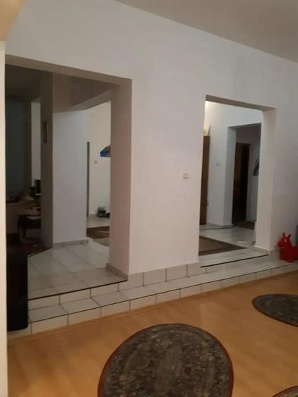 Casă cu 10 camere cu Teren 4287 Mp în Cebza