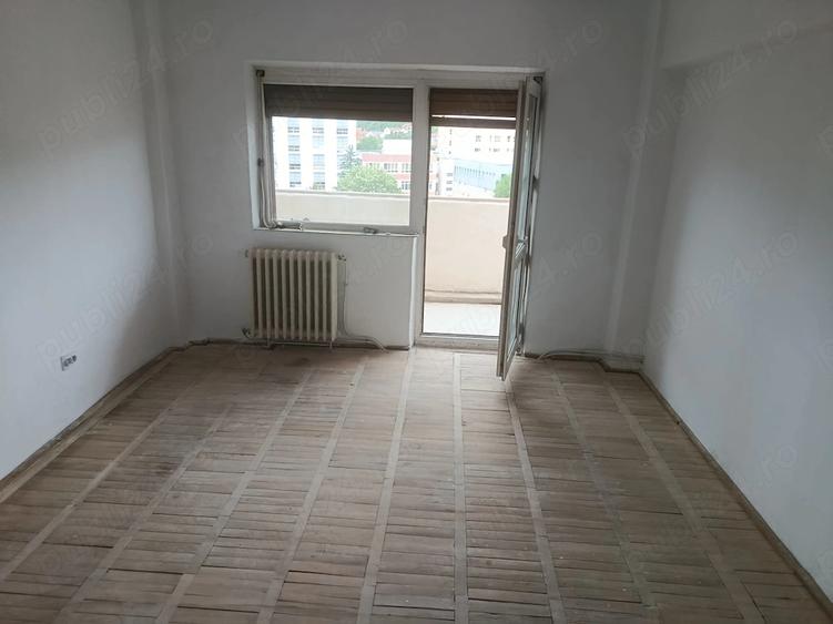Apartament cu 3 camere decomandat în Decebal