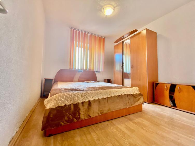 Apartament cu 3 camere decomandat în Micro 12