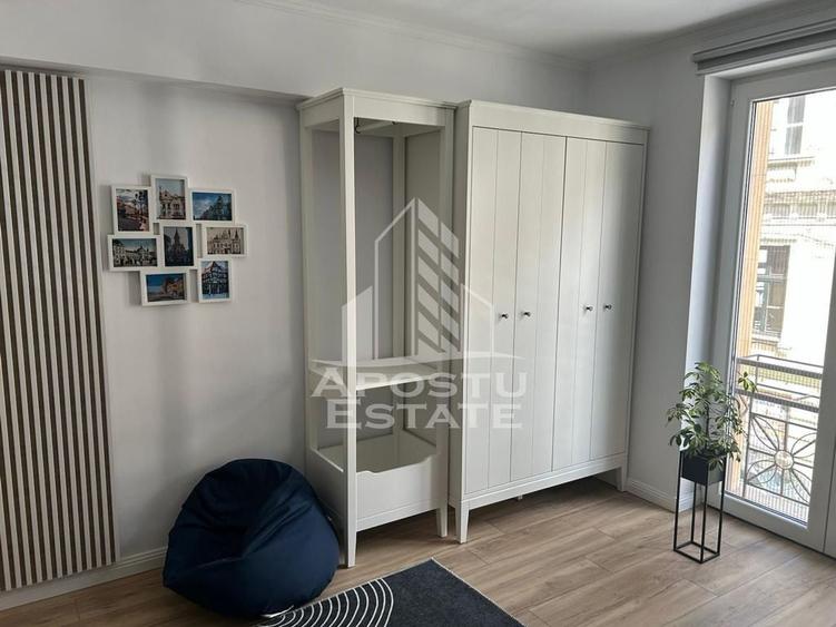 Apartament cu 4 camere decomandat, mobilat în Central