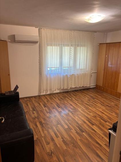 Apartament cu 2 camere decomandat în Uverturii