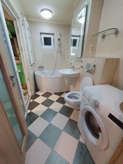 Apartament cu 3 camere semidecomandat, mobilat în Complex Studențesc