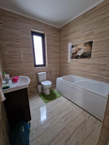 Casă individuală cu 4 camere cu Canalizare în Dudu