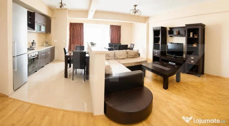 Apartament cu 3 camere semidecomandat în Independenței